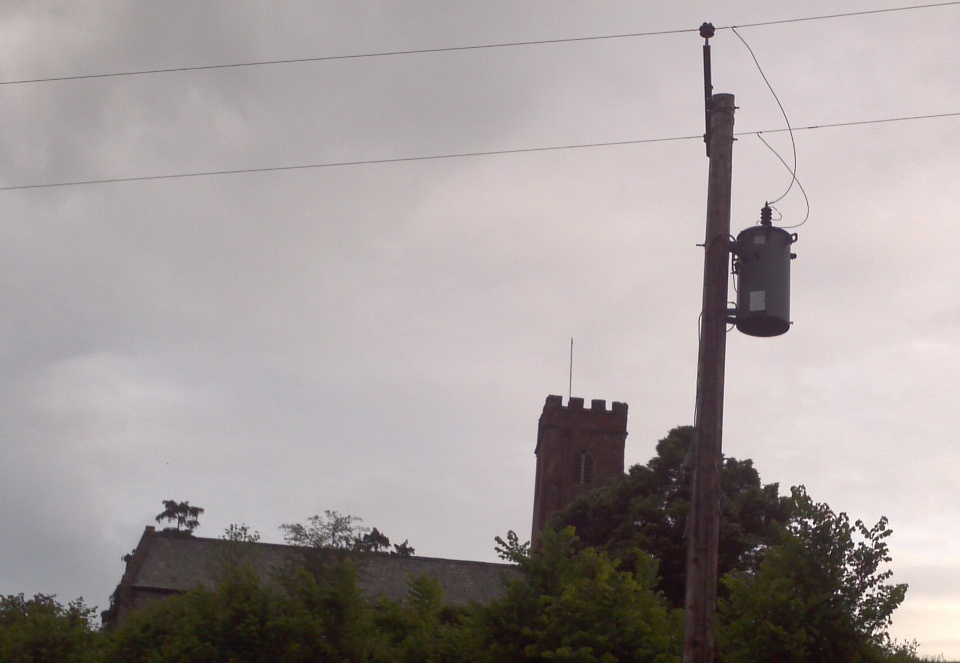 Transformer 31/6871 near Dunchideock Church Transformer 31/6871 near Dunchideock Church